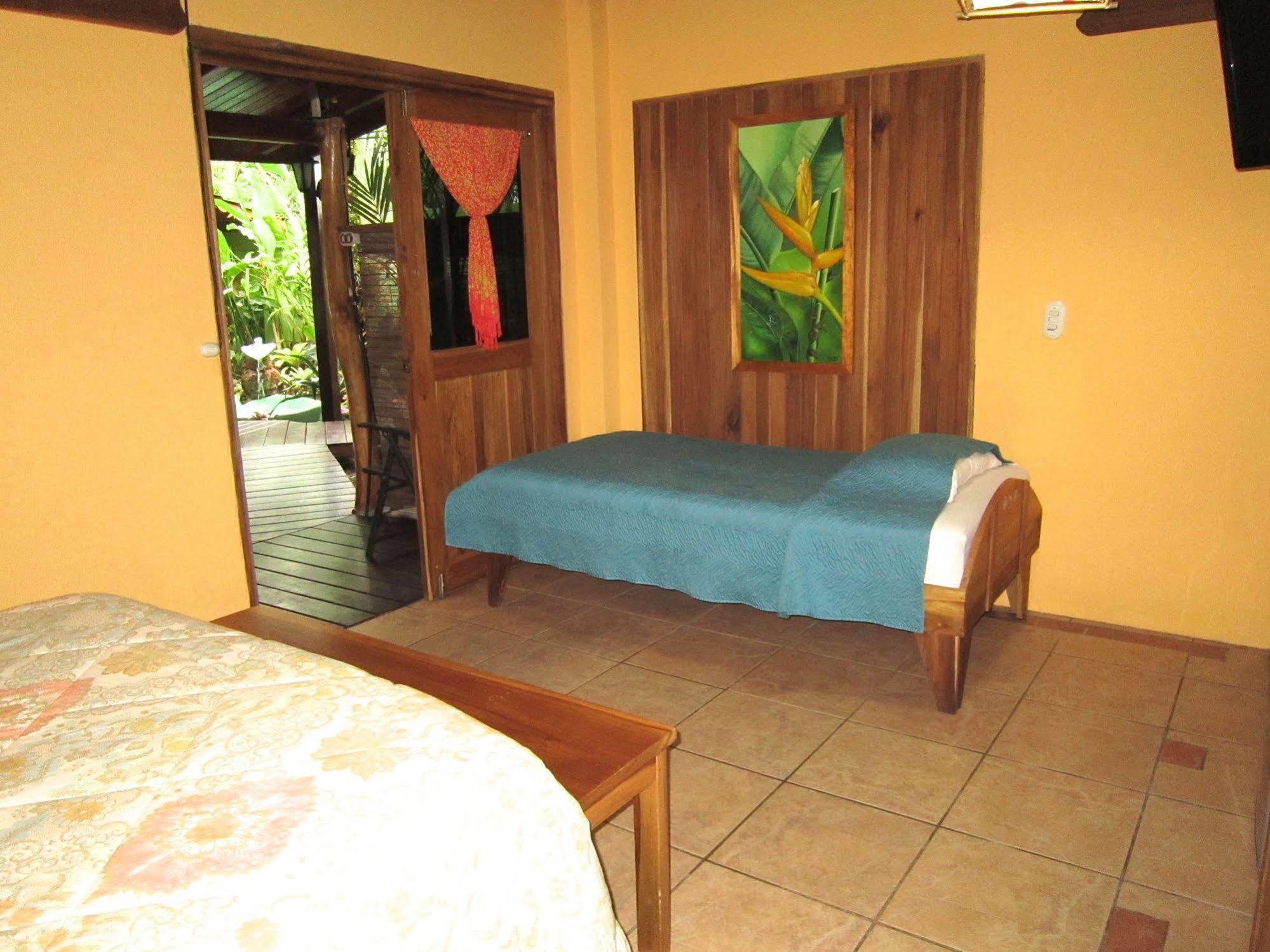 Physis Caribbean Bed & Breakfast Puerto Viejo de Talamanca Bagian luar foto