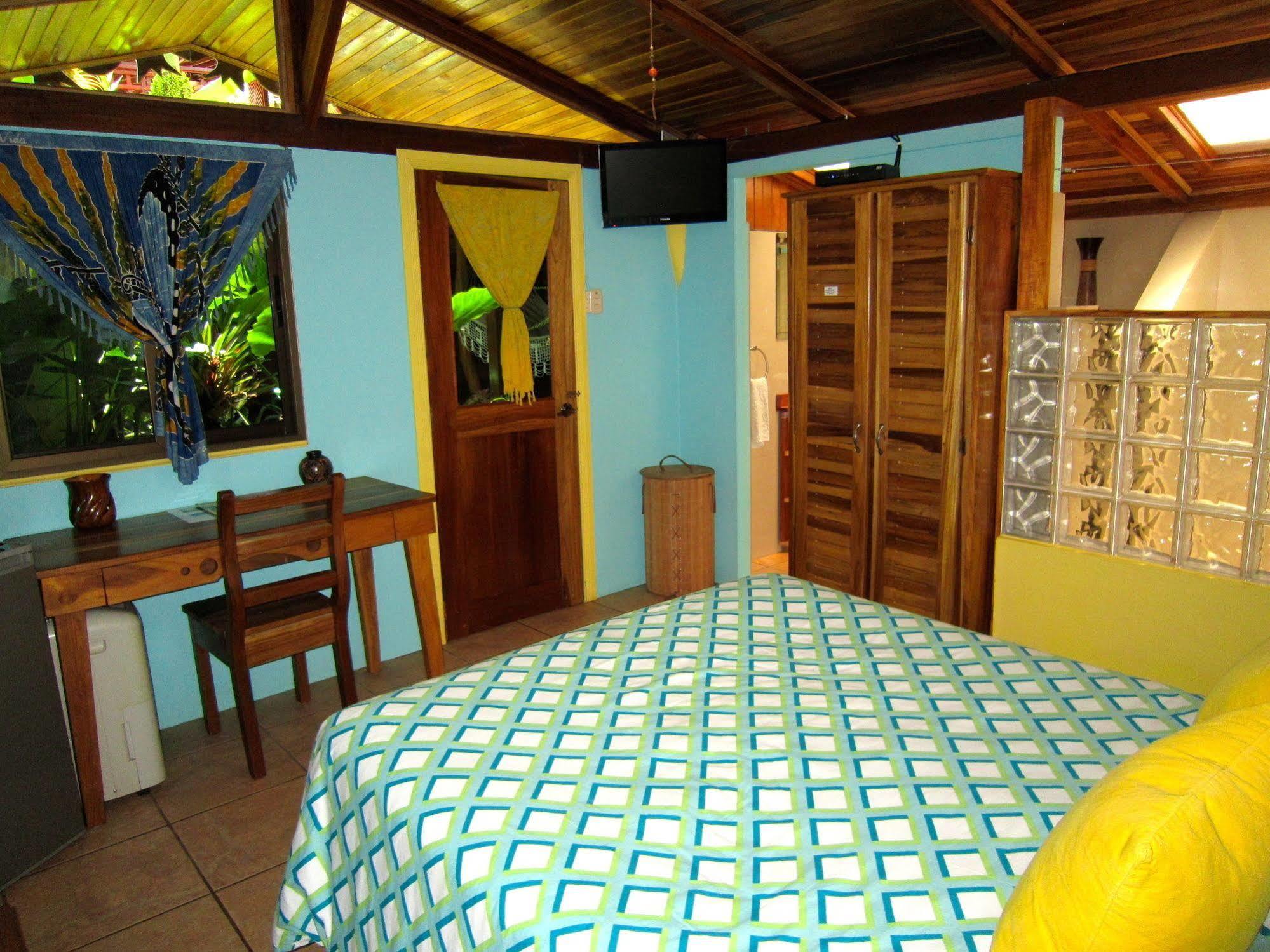 Physis Caribbean Bed & Breakfast Puerto Viejo de Talamanca Bagian luar foto
