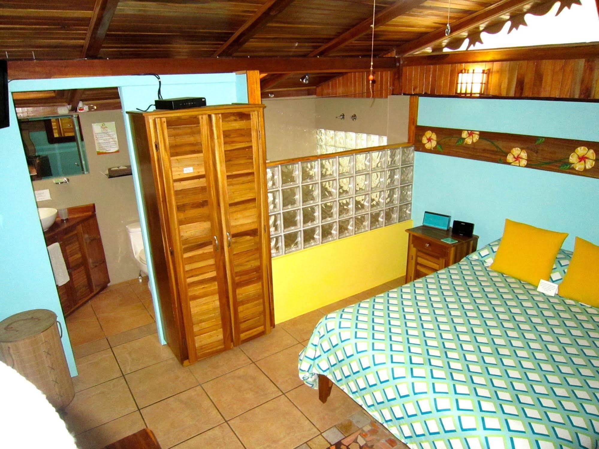 Physis Caribbean Bed & Breakfast Puerto Viejo de Talamanca Bagian luar foto