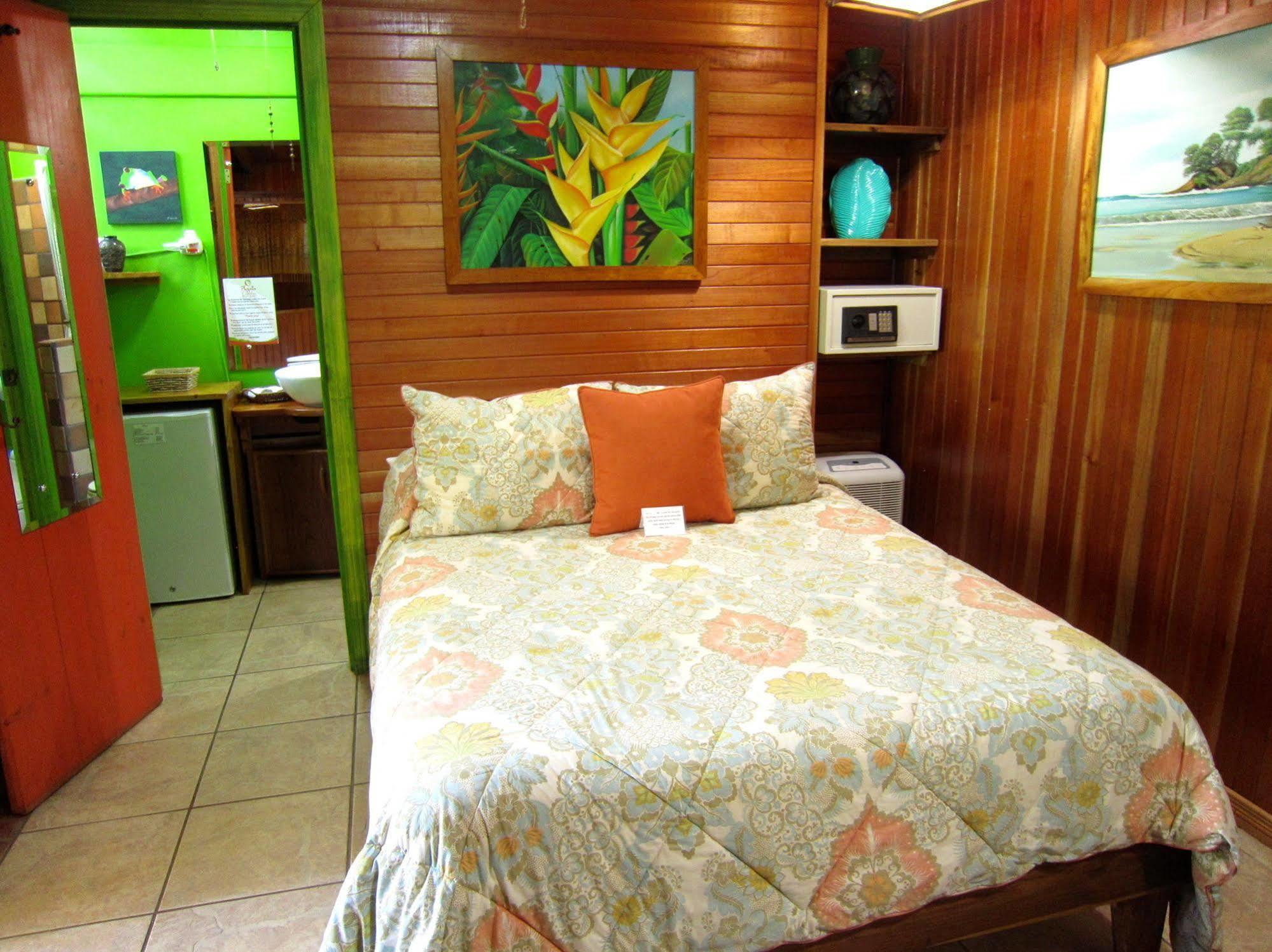 Physis Caribbean Bed & Breakfast Puerto Viejo de Talamanca Bagian luar foto