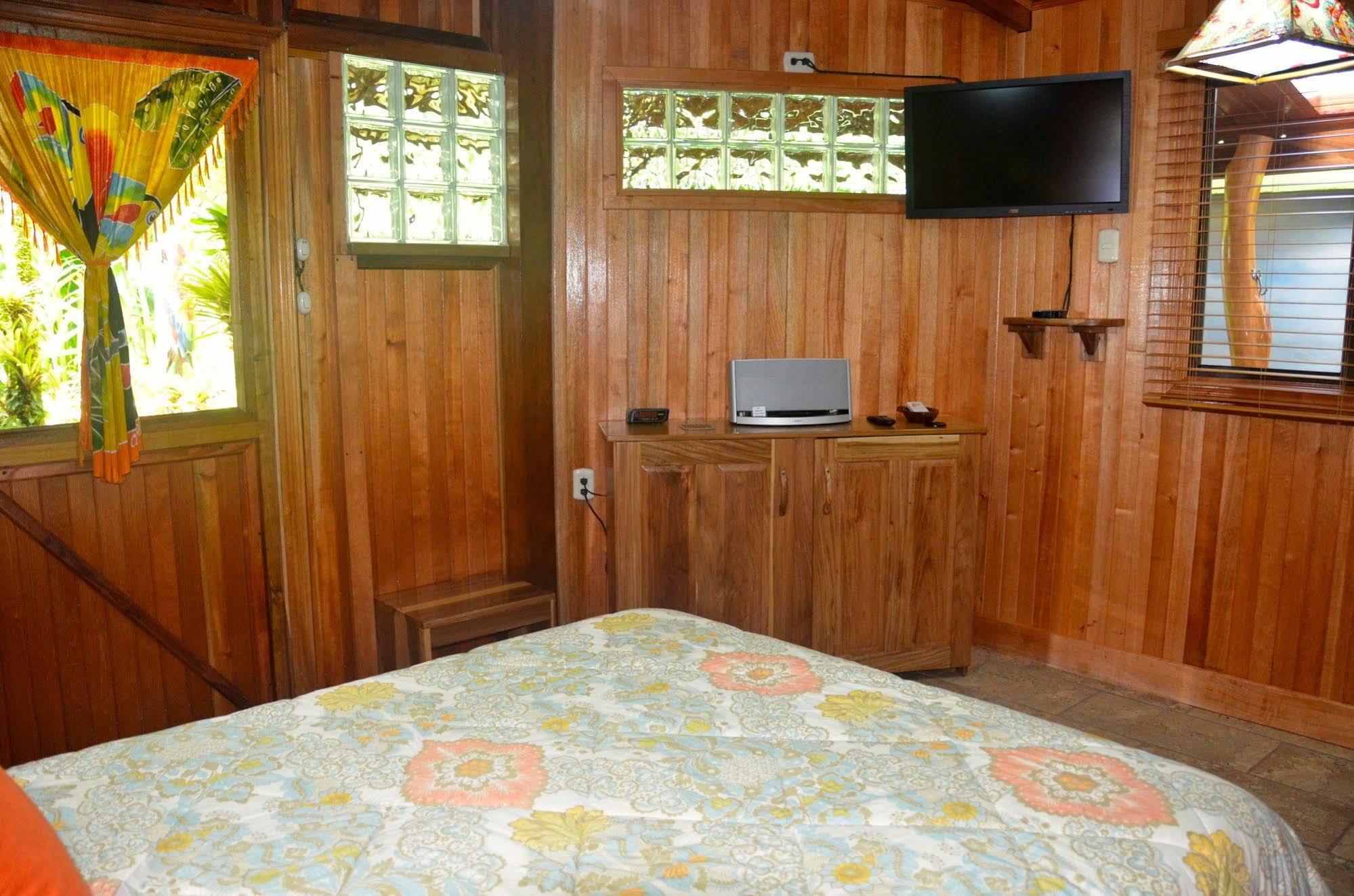 Physis Caribbean Bed & Breakfast Puerto Viejo de Talamanca Bagian luar foto
