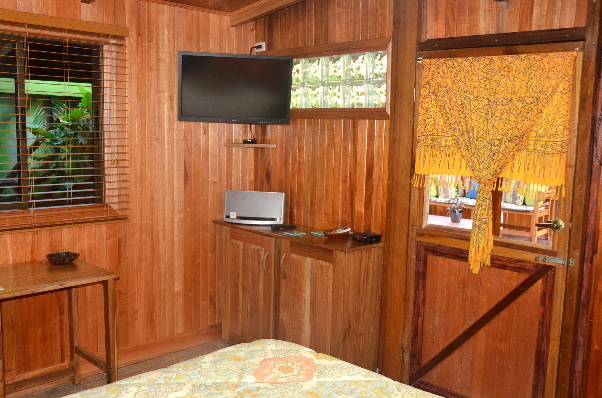 Physis Caribbean Bed & Breakfast Puerto Viejo de Talamanca Bagian luar foto