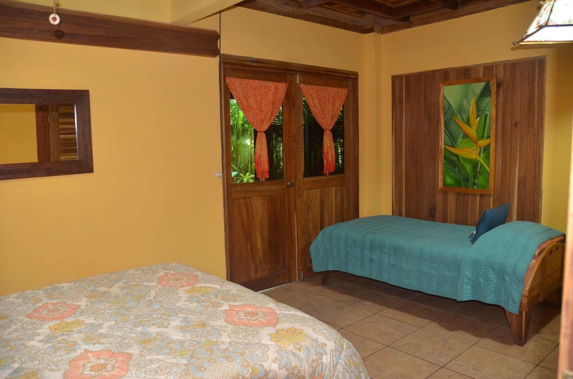 Physis Caribbean Bed & Breakfast Puerto Viejo de Talamanca Bagian luar foto