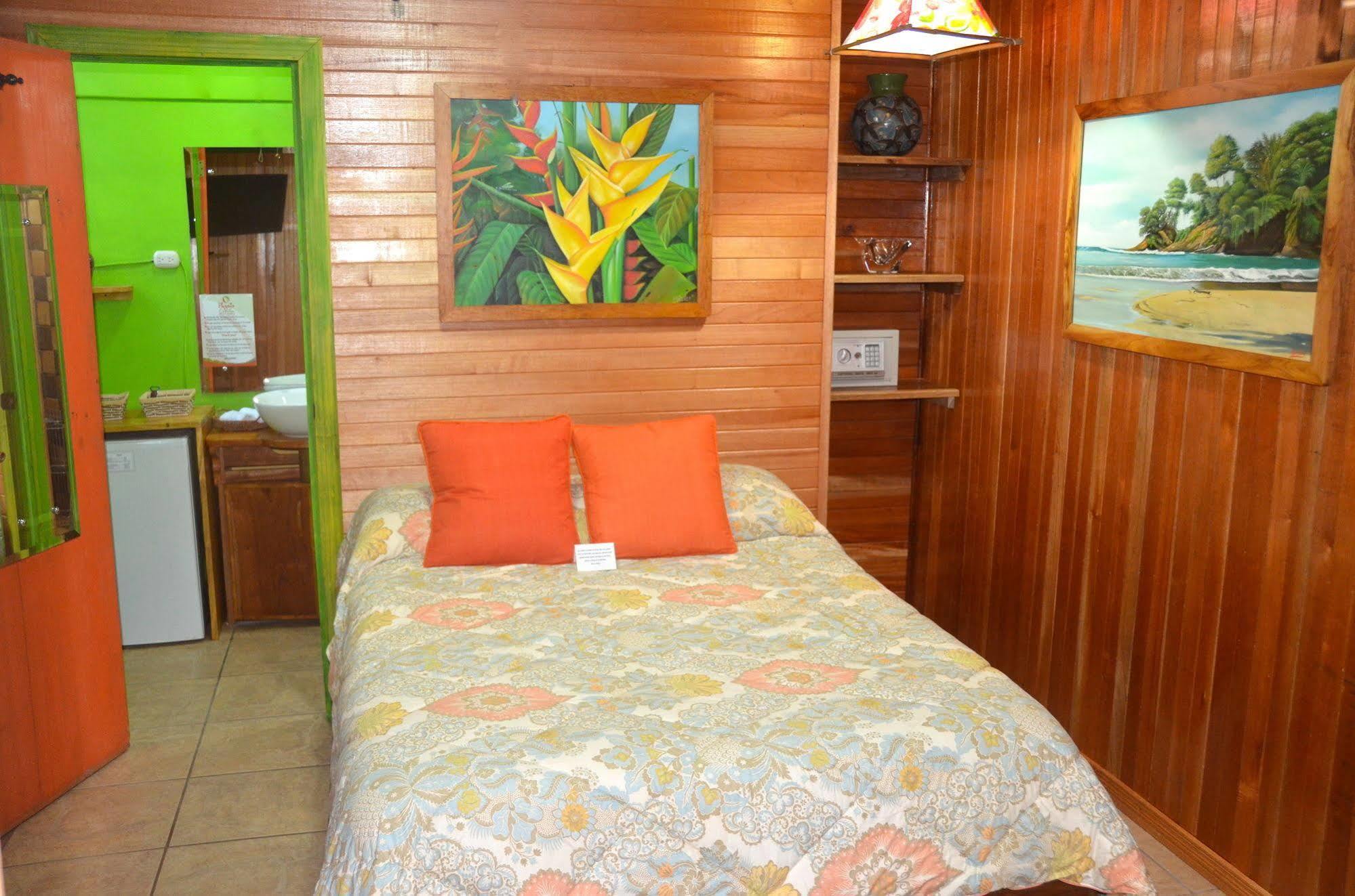 Physis Caribbean Bed & Breakfast Puerto Viejo de Talamanca Bagian luar foto